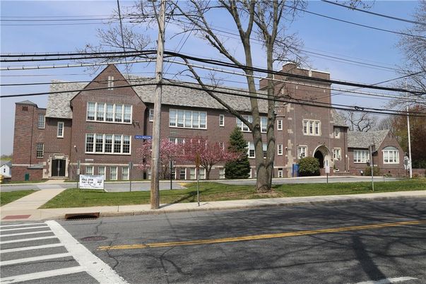 Exterior, Facade, Brick Facade, Rowhouse