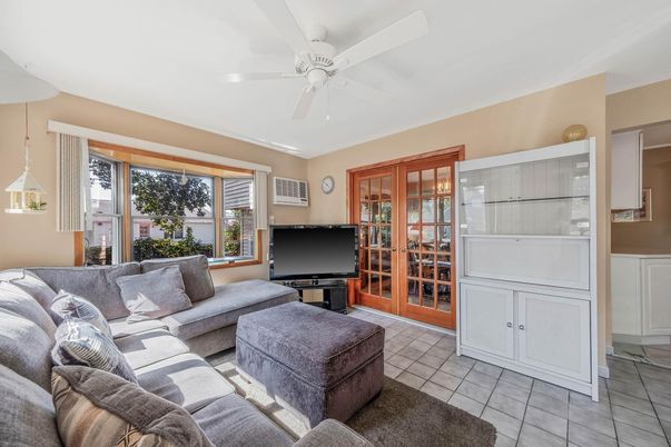 Interior, Living room, Pendant Lights