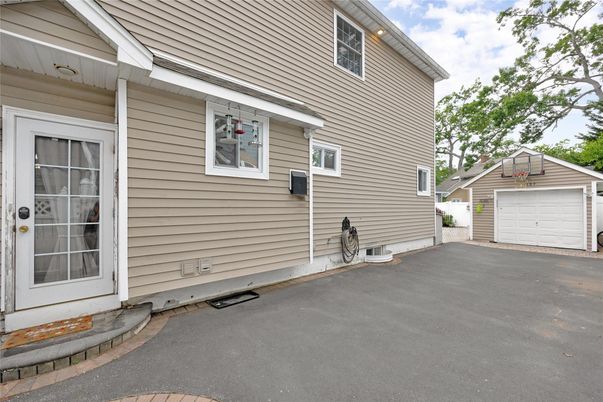 Detached Garage, Exterior