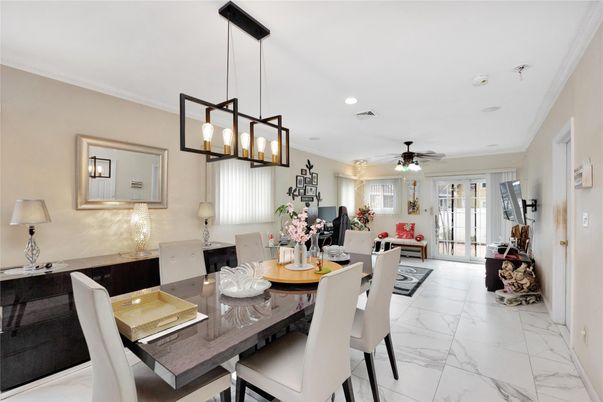 Dining room, Interior, Living room, Marble, Pendant Lights, Recessed Lighting