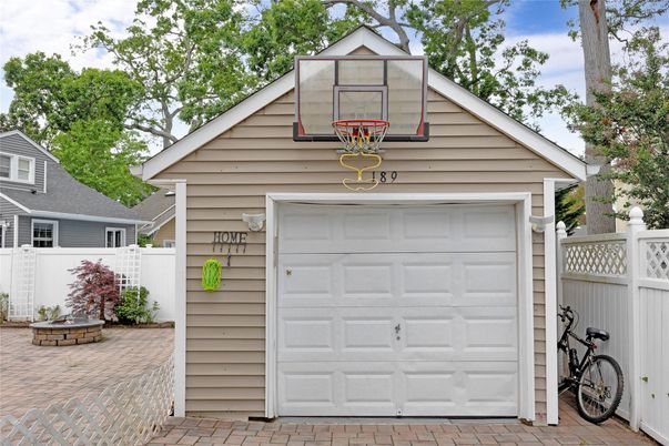 Detached Garage, Exterior