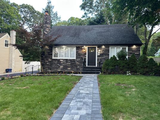 Exterior, Facade, Cape Cod