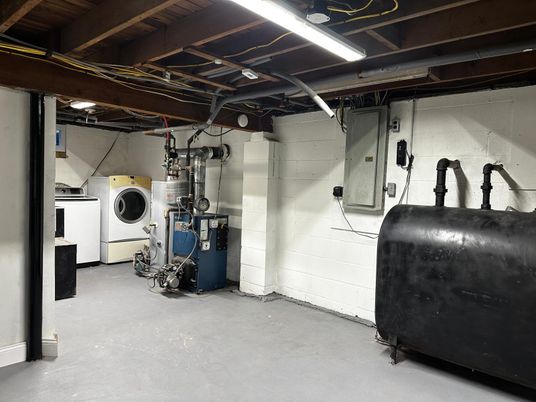 Interior, Washer, Wooden Beams