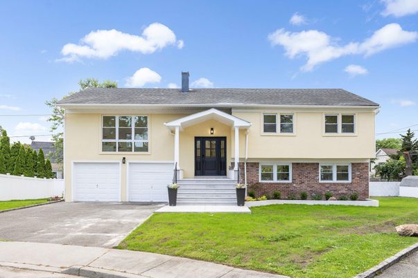 Attached, Exterior, Facade, Brick Facade, Raised Ranch