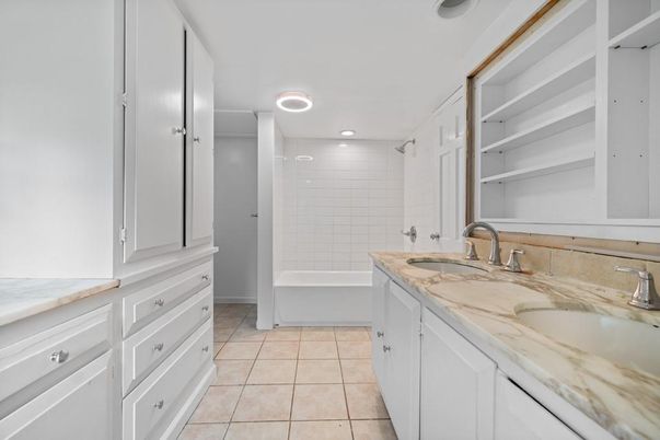 Bathroom, Interior, Recessed Lighting