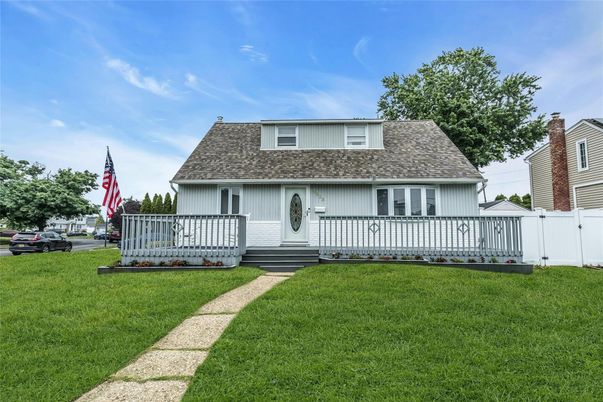 Exterior, Facade, Cape Cod