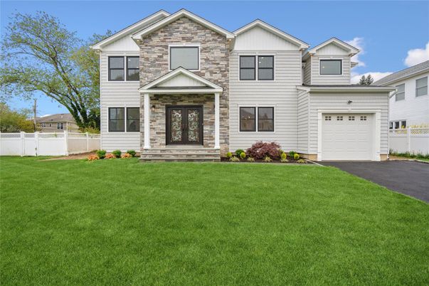 Attached, Exterior, Facade, Farmhouse