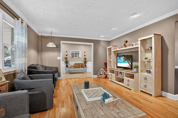 Interior, Living room, Recessed Lighting, Wood Texture Flooring