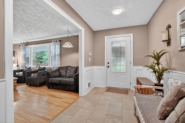 Dining room, Interior, Living room, Pendant Lights, Recessed Lighting, Wood Texture Flooring