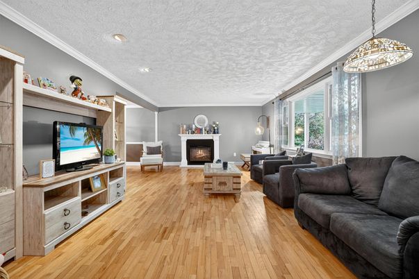 Fireplace, Interior, Living room, Pendant Lights, Recessed Lighting, Wood Texture Flooring