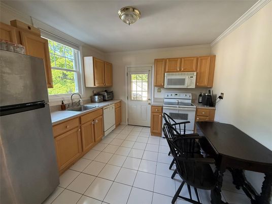 Dining room, Interior, Kitchen, Stainless Steel Appliances