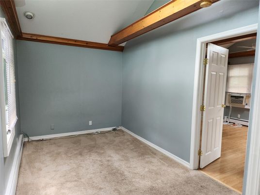 Empty room, Interior, Wooden Beams
