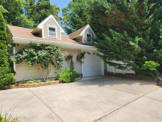 Attached, Exterior, Facade, Cape Cod