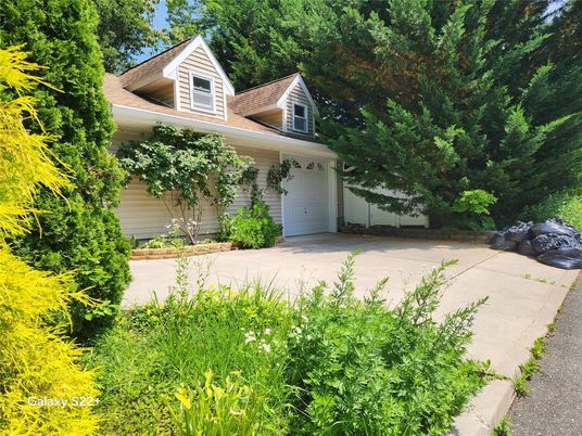 Attached, Exterior, Facade, Cape Cod