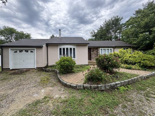 Attached, Exterior, Facade, Ranch