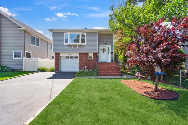 Attached, Exterior, Facade, Brick Facade, Raised Ranch