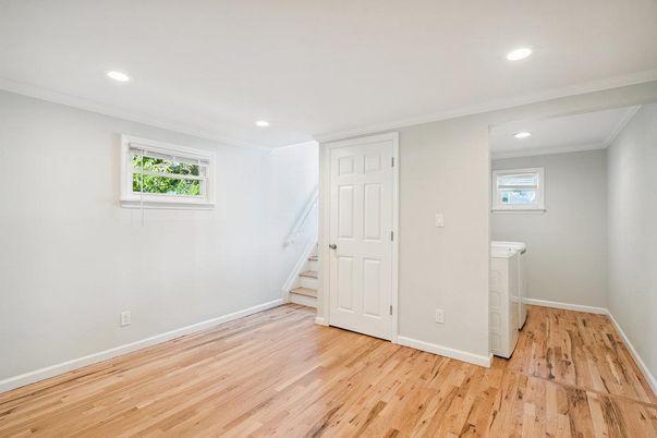 Empty room, Interior, Recessed Lighting, Washer, Wood Texture Flooring