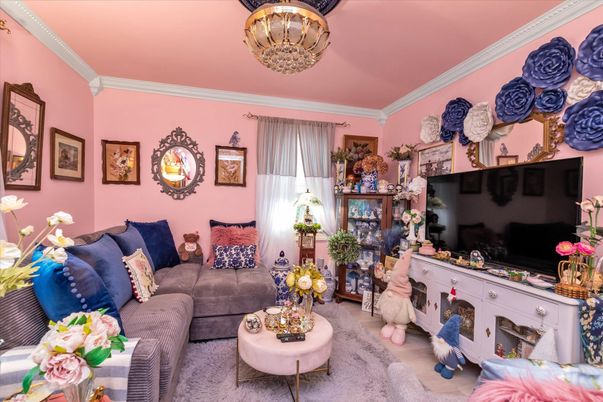 Chandelier, Interior, Living room
