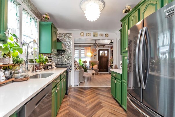 Chandelier, Dining room, Interior, Kitchen, Stainless Steel Appliances, Wood Texture Flooring