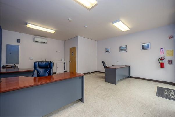 Home Office, Interior