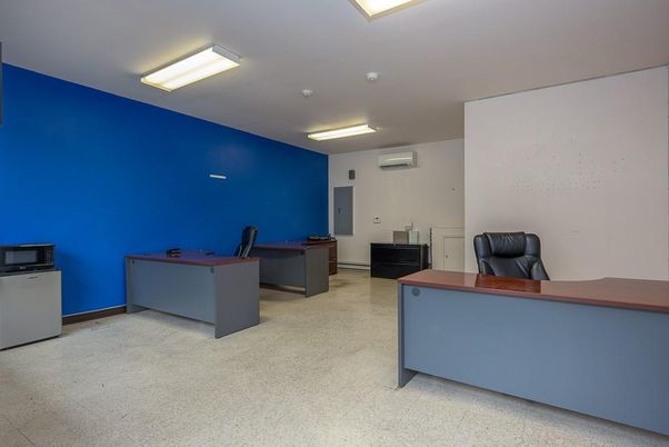Home Office, Interior