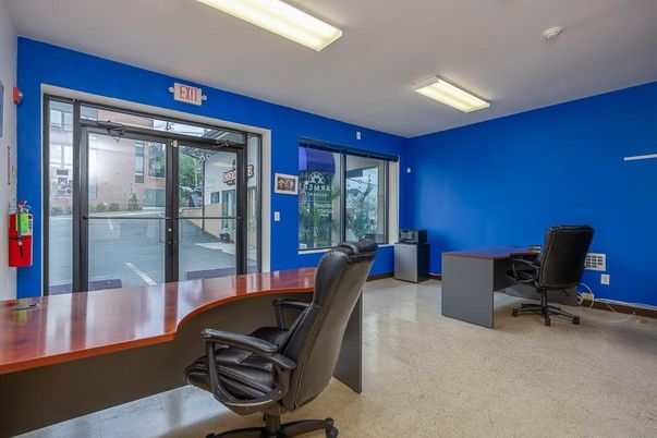 Home Office, Interior