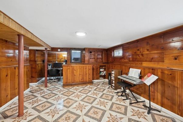 Interior, Piano, Recessed Lighting, Wooden Walls