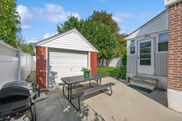 Detached Garage, Exterior