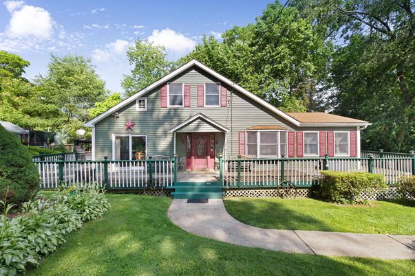 Backyard, Exterior, Facade, Queen Anne Victorian