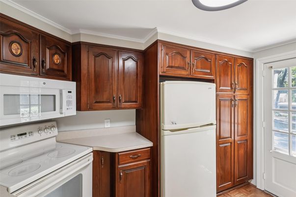 Interior, Kitchen, Washer, Wood Texture Flooring