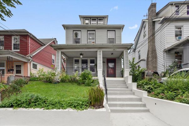 Exterior, Facade, American Foursquare