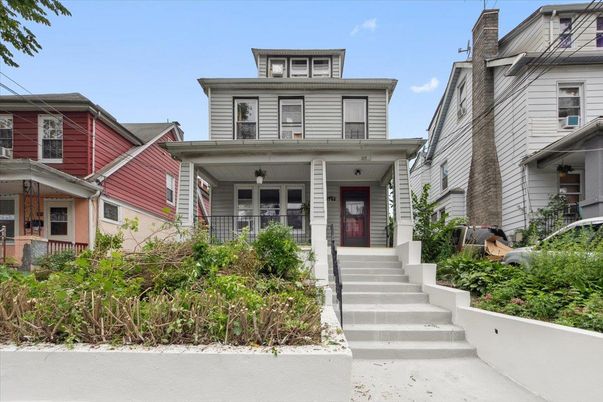 Exterior, Facade, American Foursquare