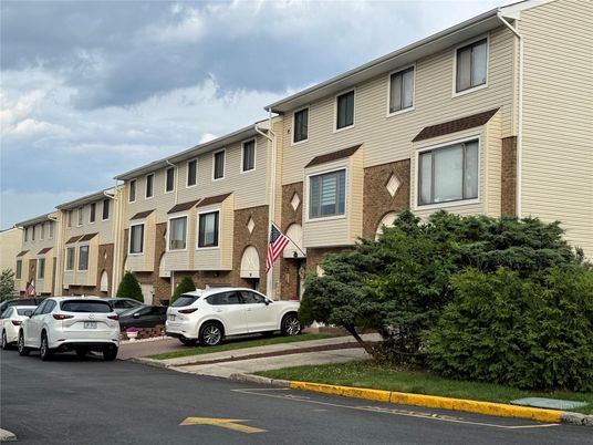 Exterior, Facade, Brick Facade, Rowhouse