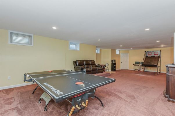 Game Room, Interior, Recessed Lighting