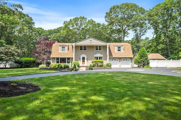 Attached, Backyard, Exterior, Facade, Brick Facade, Georgian