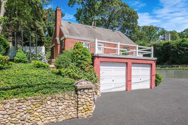 Detached Garage, Exterior