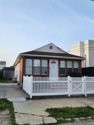 Exterior, Facade, Brick Facade, Farmhouse