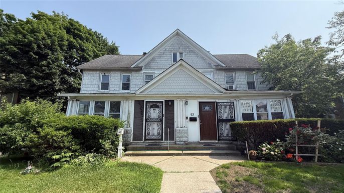 Exterior, Facade, Queen Anne Victorian