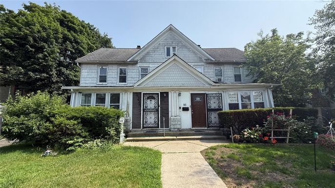 Exterior, Facade, Queen Anne Victorian