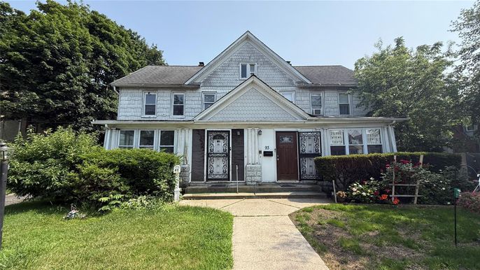 Exterior, Facade, Queen Anne Victorian