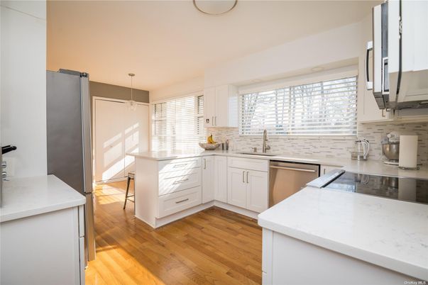Interior, Kitchen, Pendant Lights, Wood Texture Flooring