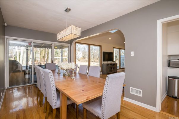 Chandelier, Dining room, Interior, Recessed Lighting, Wood Texture Flooring