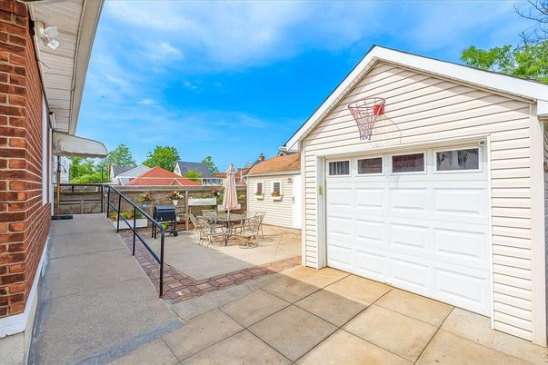 Detached Garage, Exterior