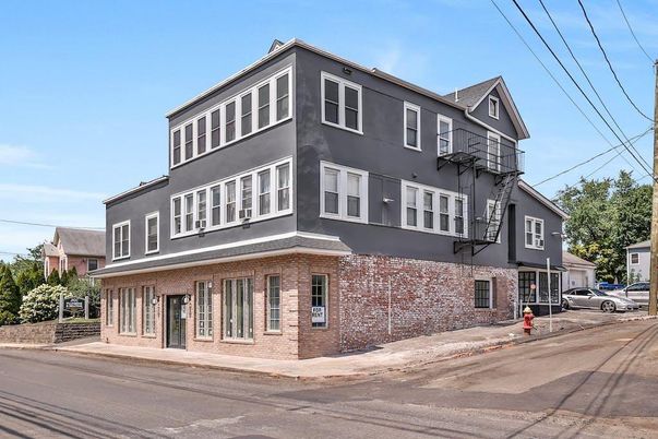 Exterior, Facade, Brick Facade, Rowhouse