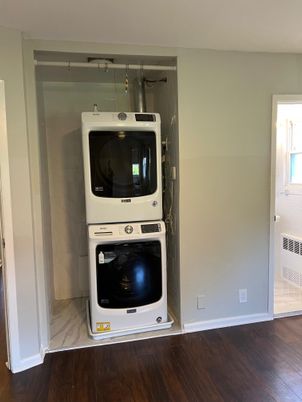 Interior, Kitchen, Utility Closets, Washer, Wood Texture Flooring