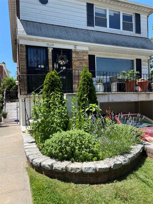 Exterior, Facade, American Foursquare