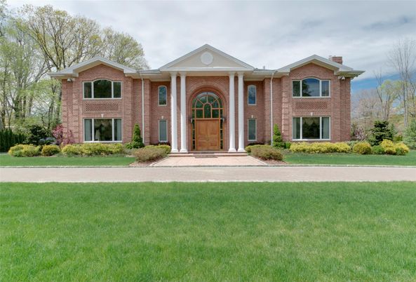 Backyard, Exterior, Facade, Brick Facade, Brick Traditional