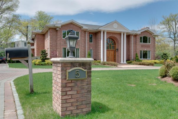 Exterior, Facade, Brick Facade, Brick Traditional