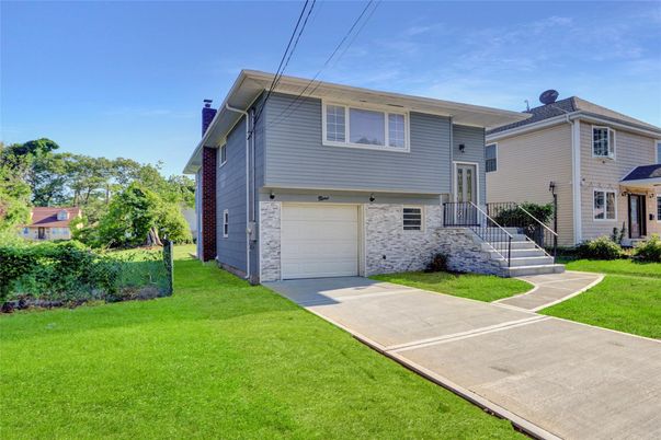Attached, Exterior, Facade, Raised Ranch