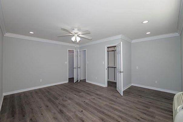 Empty room, Interior, Recessed Lighting, Wood Texture Flooring